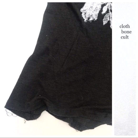 Rare WILDFOX 💋🦊 Lace Graphic Henley T-SHIRT - Picture 5 of 6